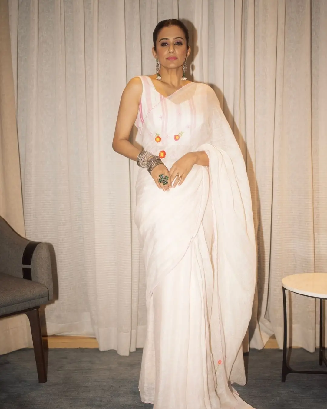 Bollywood Actress Priyamani In White Saree Sleeveless Blouse